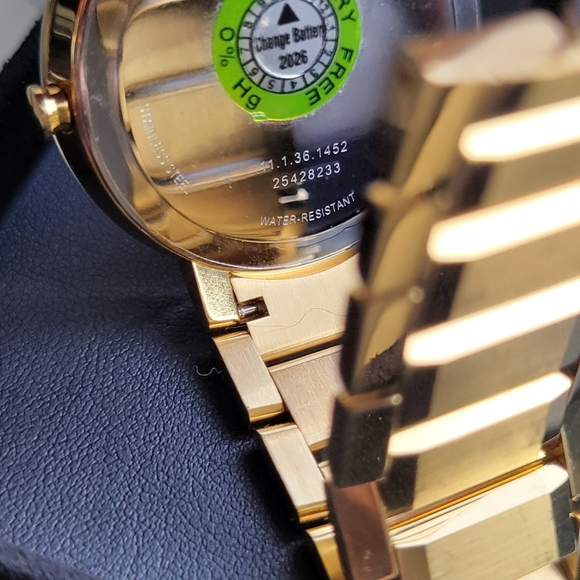 Movado Watch Gold Mirror Dial. $2195 RETAIL - Picture 14 of 16